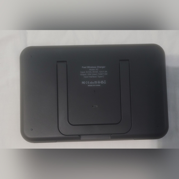 Wireless charging dock for kindle paperwhite signature edition - Picture 2 of 3